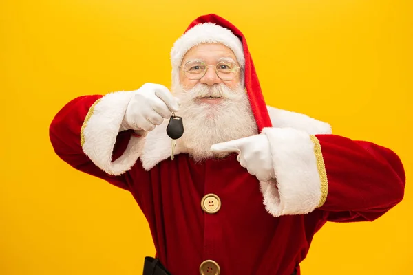 Santa Claus Holding Keys Car Yellow Background — Stock Photo, Image