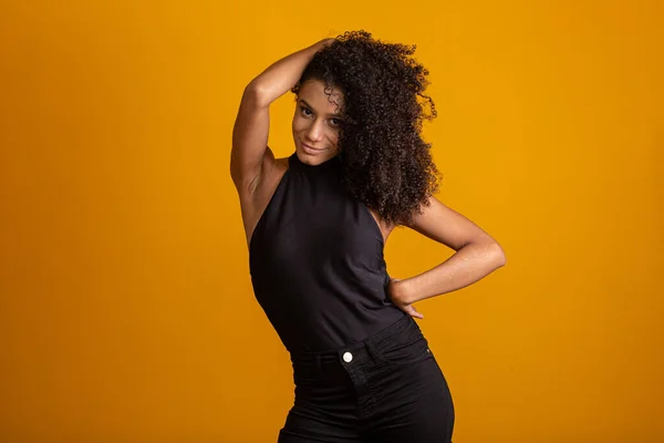 Young Afro American Woman Curly Hair Looking Camera Smiling Cute — Stock Photo, Image