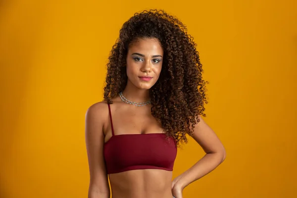 Hermosa Chica Afroamericana Con Peinado Afro Sonriendo Retrato Belleza Mujer — Foto de Stock