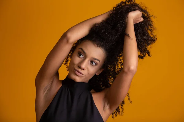 Young Afro American Woman Curly Hair Looking Camera Smiling Cute — Stock Photo, Image