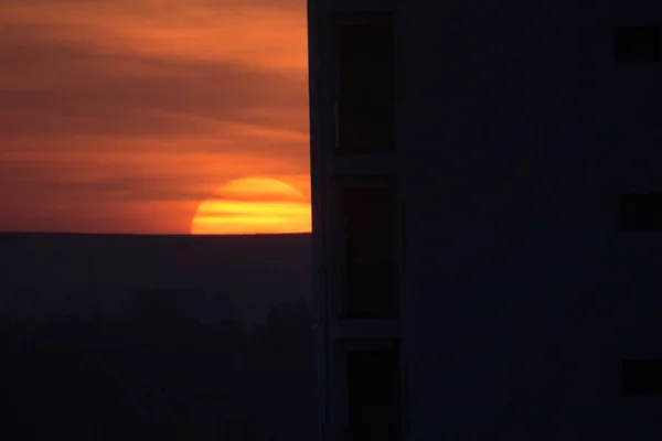 戏剧化的橙色日落天空背景 — 图库照片