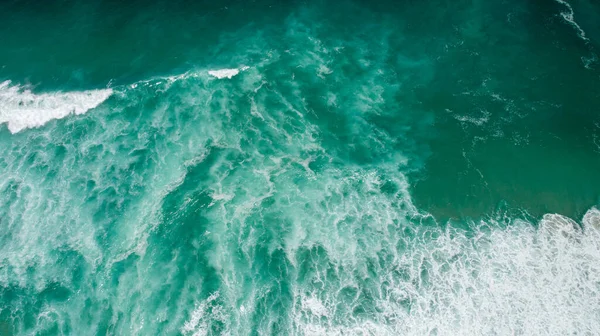 Top View Textura Ondas Espuma Salpicos Oceano Dia Ensolarado — Fotografia de Stock