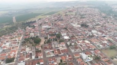 Gündüz şehrin hava görüntüsü