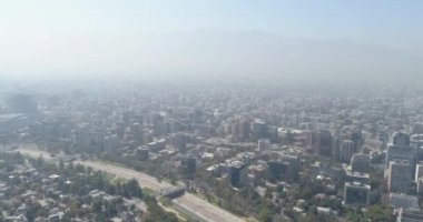 Gündüz şehrin hava görüntüsü