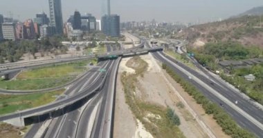 Gündüz şehrin hava görüntüsü