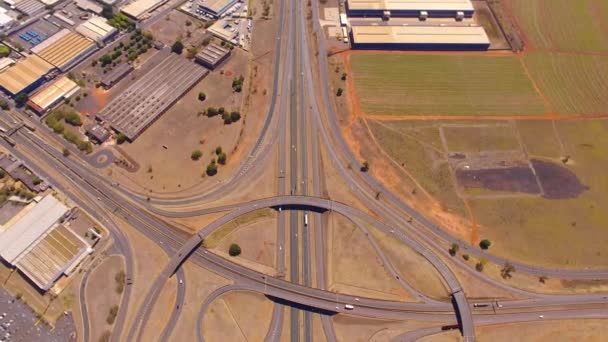 Vista Aérea Del Tráfico Ciudad Diurna — Vídeo de stock