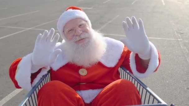 Santa Claus Poseren Winkelcentrum Achtergrond — Stockvideo