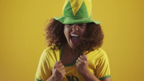 Young Brazil Curly Woman Gesturing Posing Yellow Background — Stock Video