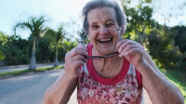 Retrato Mulher Velha Óculos — Vídeo de Stock