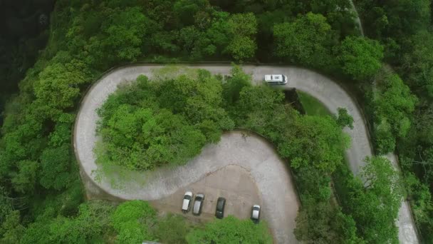Luftaufnahme Von Hügeln Mit Grünen Bäumen Bedeckt — Stockvideo