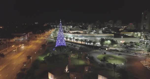 Parlayan Işıklarıyla Gece Şehrinin Havadan Görünüşü — Stok video