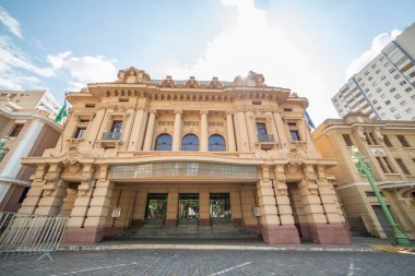 Gündüz şehrin hava görüntüsü