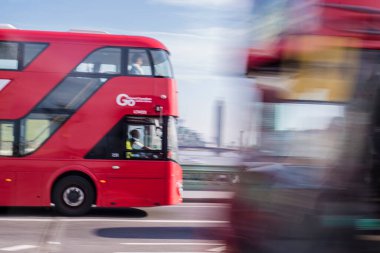 Yolda trafik sıkışıklığının hareket bulanıklığı