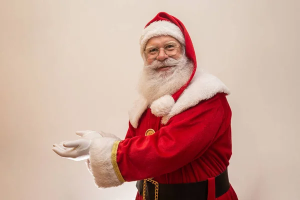 Père Noël Sur Fond Blanc Avec Espace Copie Vous Présente — Photo