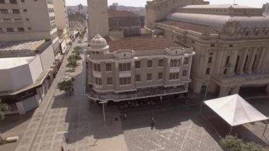 Gündüz vakti havacılık kasabası manzarası