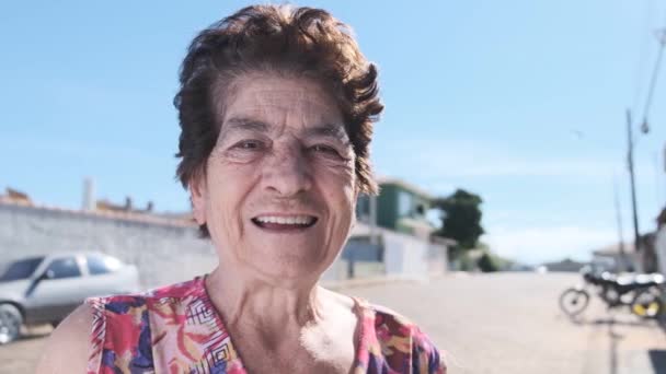 Portrait Rapproché Une Vieille Femme Souriante — Video