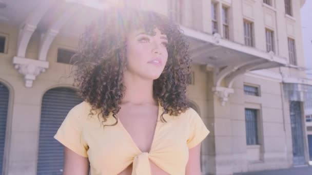 Stylish Curly Woman Posing City Background — Stock Video