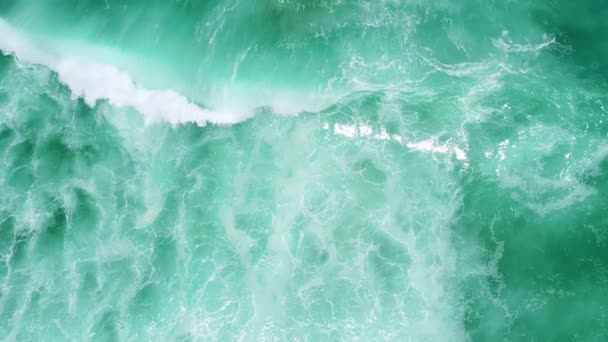 View Giant Waves Foaming Splashing Ocean Sunny Daytime — Stock Video