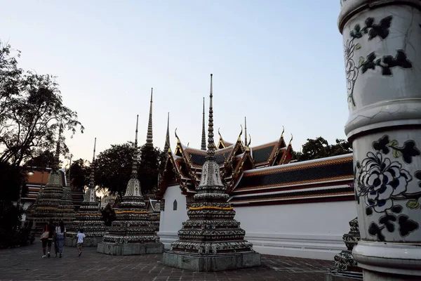 Bangkok Thailand Dezember 2018 Erstaunliche Türme Hof Eines Antiken Buddhistischen — Stockfoto