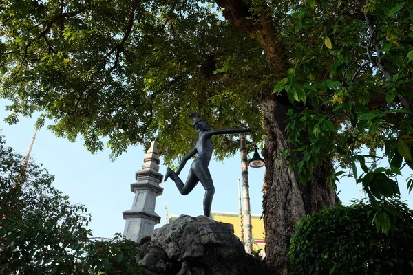 Скульптура Металевого Парку Зображує Чоловіка Який Займається Йогою — стокове фото