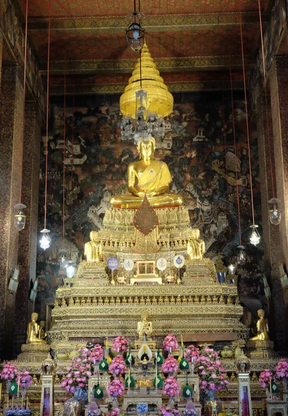 Intérieur Luxueux Temple Bouddhiste Statue Bouddha Doré — Photo