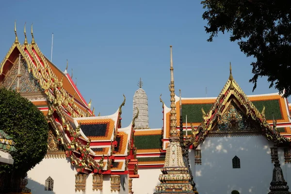 Patio Monasterio Budista Por Tarde Edificios Religiosos Del Sudeste Asiático —  Fotos de Stock
