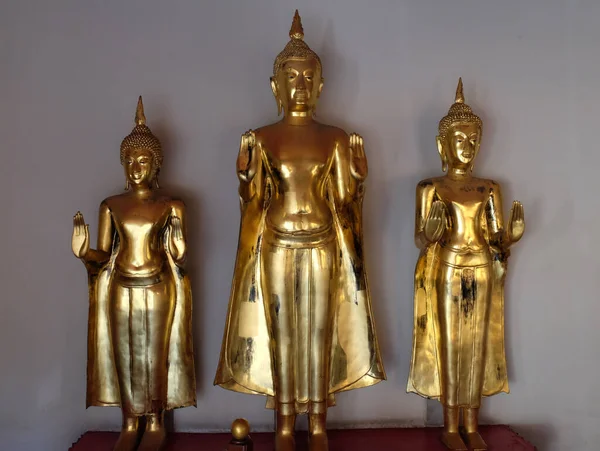 Esculturas Buda Douradas Exibidas Para Peregrinos Mosteiro — Fotografia de Stock