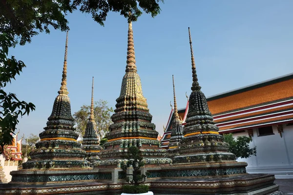 Hermosas Espigas Decoradas Monasterio Budista Bangkok Estructuras Arquitectónicas Religiosas —  Fotos de Stock