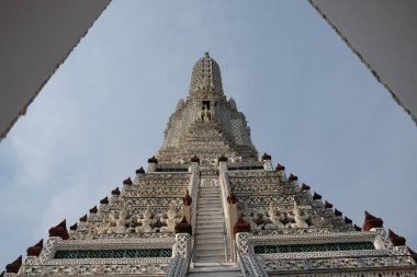 Wat Arun Tapınağı 'na giden merdivenler..