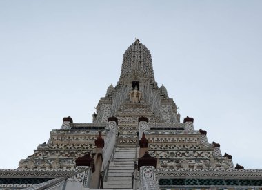 Wat Arun Tapınağı 'na giden merdivenler..