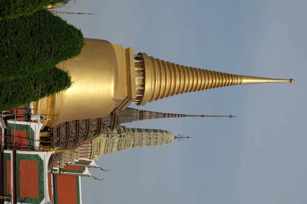 Utsikt Över Det Stora Kungliga Palatset Bangkok Förgyllda Spindlar Buddhistiska — Stockfoto