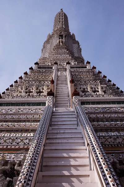 Wat Arun Templom Egyik Tornyához Vezető Lépcsők — Stock Fotó