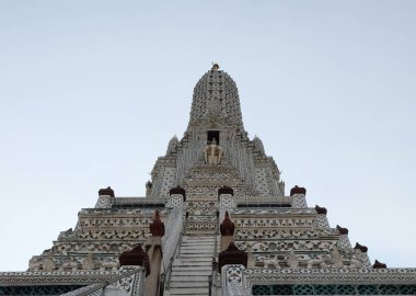 Wat Arun Tapınağı 'na giden merdivenler..