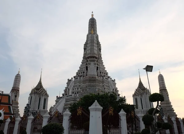 Magnífico Templo Budista Wat Arun Contra Céu Noite — Fotografia de Stock