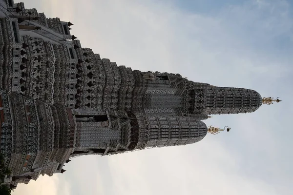 Tornen Det Buddhistiska Templet Wat Arun Mot Kvällshimlen Bangkok — Stockfoto