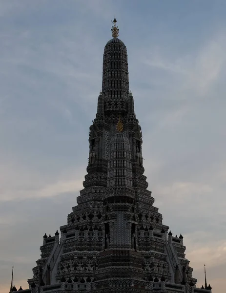 Główna Wieża Buddyjskiego Rozciągacza Wat Arun Wieczorze — Zdjęcie stockowe