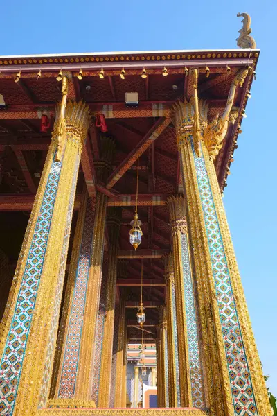 Magnífica Columnata Sostiene Las Bóvedas Del Templo Del Buda Esmeralda —  Fotos de Stock