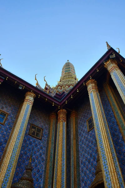 Fragmento Templo Esmeralda Buda Banguecoque Com Uma Colunata Pináculo — Fotografia de Stock
