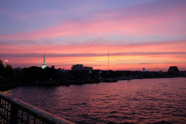 Bangkok Taki Chao Phraya Nehri Üzerinde Inanılmaz Bir Gün Batımı — Stok fotoğraf