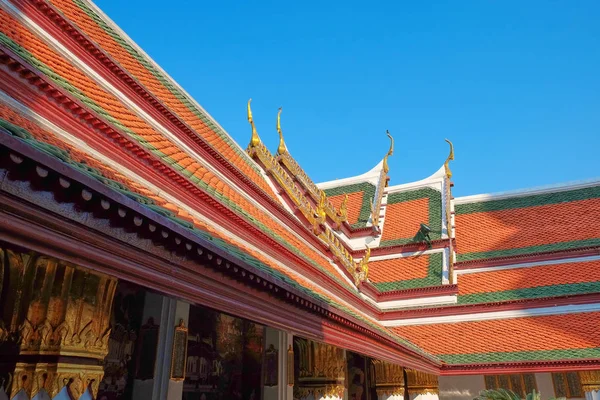 Telhas Coloridas Nos Telhados Magníficos Templos Asiáticos — Fotografia de Stock