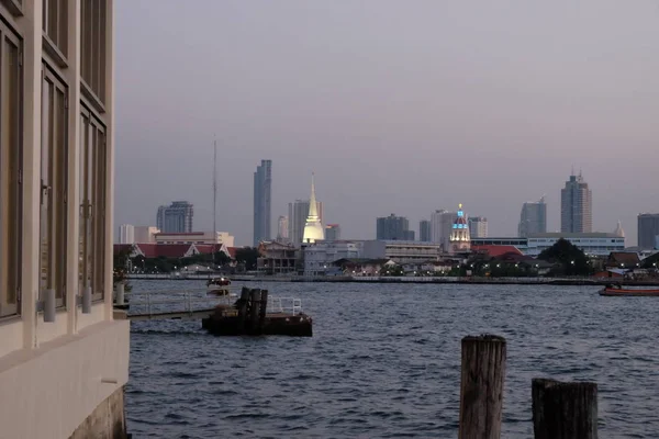 Bangkok Thaiföld 2018 December Kilátás Város Felhőkarcolók Folyó Mólón Kis — Stock Fotó