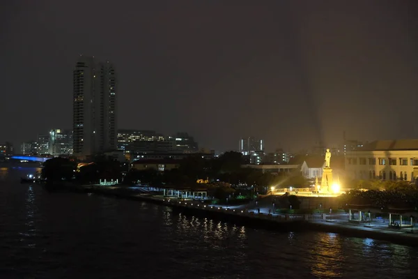 Bangkok Thaiföld 2018 December Thai Királyok Emlékműve Melyet Reflektorfény Világít — Stock Fotó