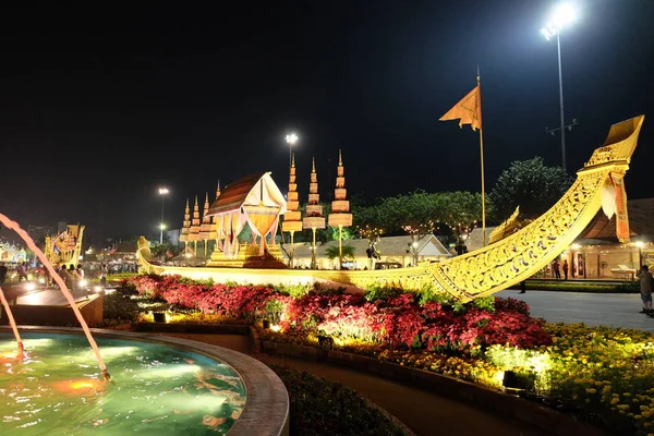 Bangkok Thajsko Prosince2018 Luxusní Obřadní Loď Zlaté Barvy Obklopen Květinami — Stock fotografie