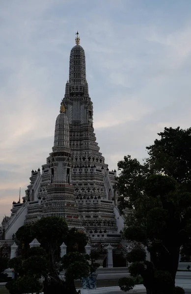 Bangkok Tailândia Dezembro 2018 Torre Branca Lindamente Pintada Templo Budista — Fotografia de Stock