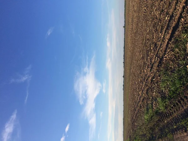 Gepflügtes Feld Einem Sonnigen Tag Agrarlandschaft — Stockfoto