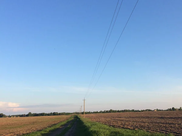 Eine Straße Entlang Gepflügter Felder Agrarlandschaft — Stockfoto