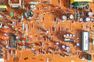 Chernihiv bölgesi, Ukrayna, 25 Nisan 2019. Eski yazdırılmış devre kartı.