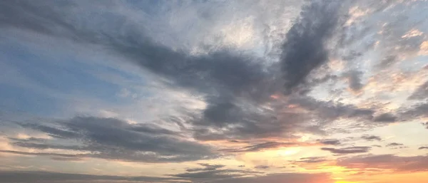 Вечернее Облачное Небо Драматическое Небо Вечерний Пейзаж Сумерки — стоковое фото