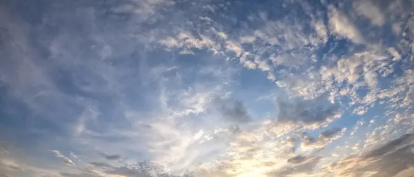 Вечернее Облачное Небо Драматическое Небо Вечерний Пейзаж Сумерки — стоковое фото