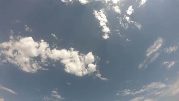 Les Nuages Déplacent Rapidement Dans Ciel Printemps Temps Écoulé — Video